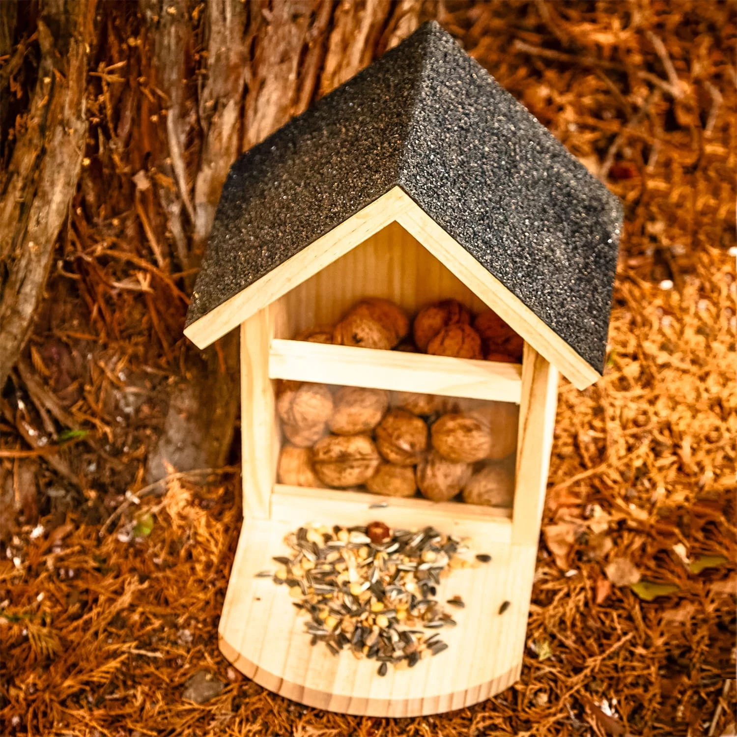 Futterhaus Für Eichhörnchen Spitzdach Kiefernholz Bitumen Unbehandelt 5 Futterhaus Für Eichhörnchen Spitzdach Kiefernholz Bitumen Unbehandelt – Bild 5