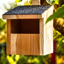 Nistkasten Für Halbhöhlenbrüter Aufhängung Asphaltdach Rotzeder -Wrights Gartenladen 10038138 yy 0005 logo